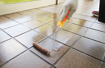 床の滑り止め材塗布